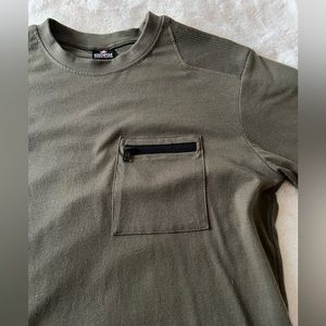 Zipper pocket short sleeve T-shirt